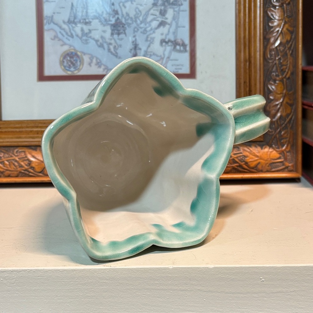 Elegant Ceramic Flower-Shaped Mug - Green and Cream